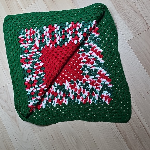 Vintage 70s Handmade Girls Christmas Crochet Knit Poncho 21" X 30" - Picture 4 of 9